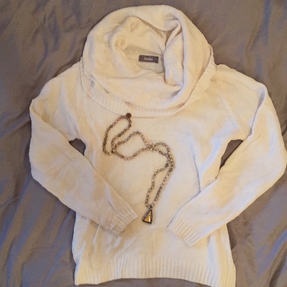 🦄 3/$15 SALE! 🆕 Neiman Marcus Cowl Neck Sweater - Picture 1 of 2